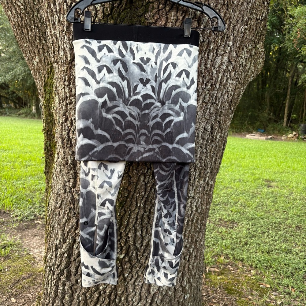 LULULEMON SKIRT OVER YOGA LEGGINGS ANIMAL PRINT BLACK GRAY ELASTIC WAIST CAPRI